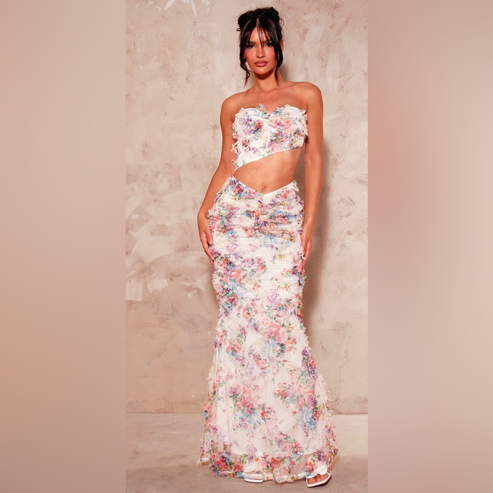 NWT PRETTY LITTLE THING WHITE FLORAL TEXTURED RUCHED CUT OUT MAXI DRESS SIZE 8